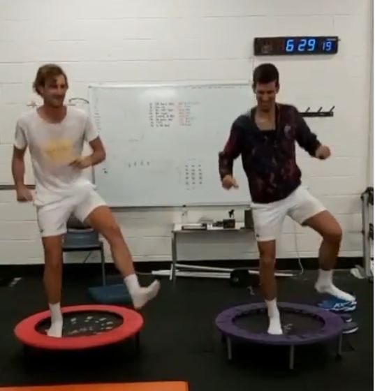 Тренинг и плес у исто време: Ђоковићи се забављају у Бризбејну